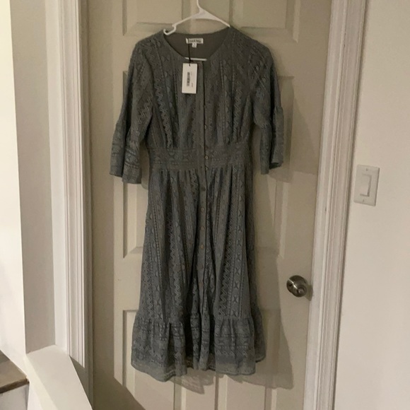 Dress - Picture 1 of 3